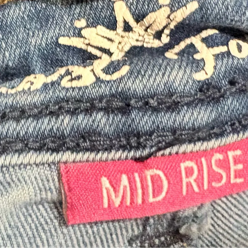 Distressed Blue Jeans - Picture 5 of 6